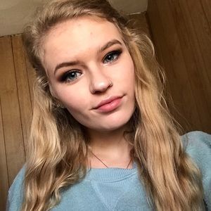 Meet your Posher, Dominique